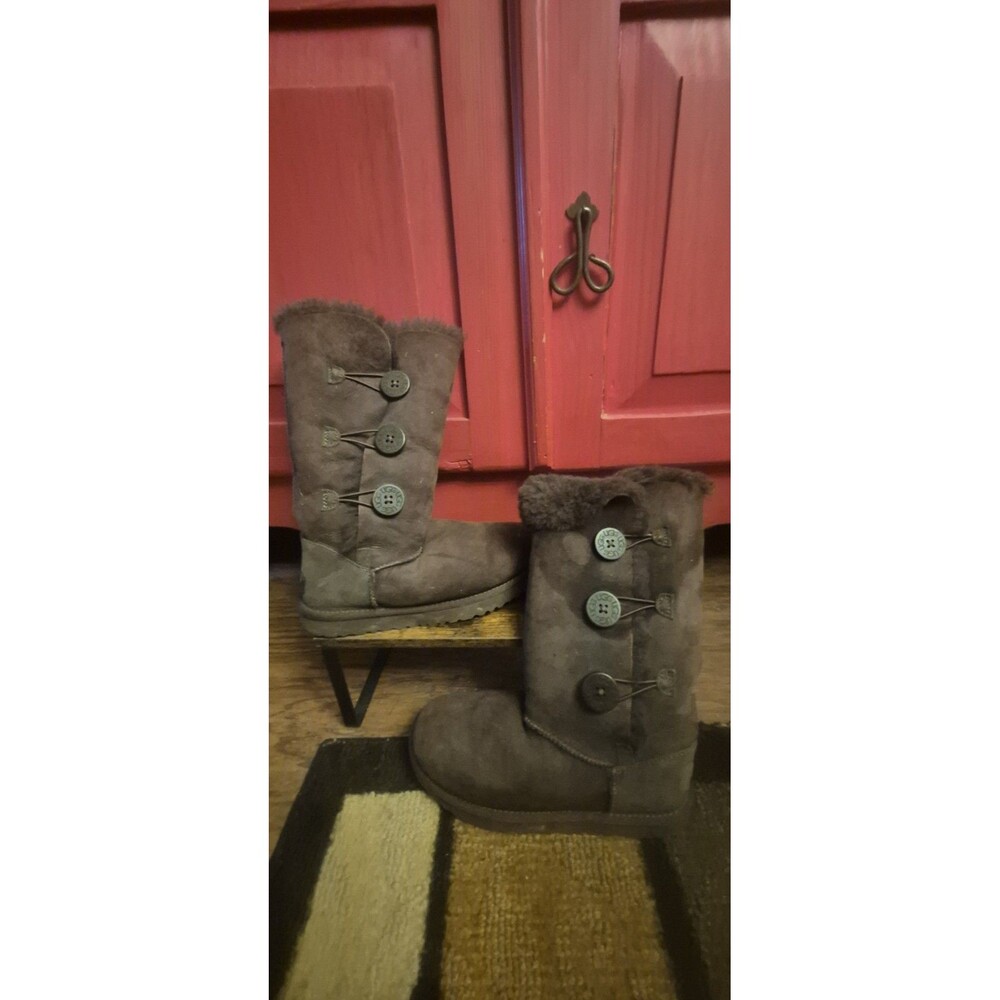 UGG Australia Brown Chocolate size 7 Triple Buttons Womens (No Box) 1873 EUC